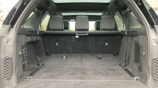 Land Rover Discovery 3.0 D300 Dynamic SE 5dr Auto Diesel Station Wagon